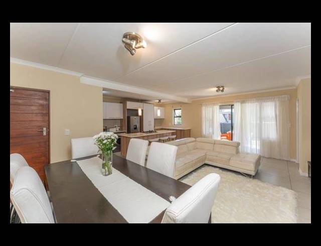 3 BEDROOM TOWNHOUSE FOR SALE IN MODDERFONTEIN